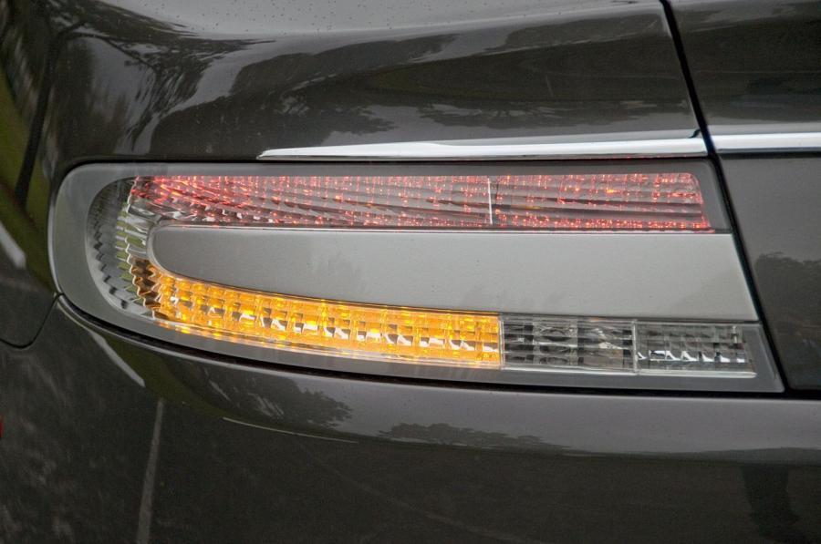 Детали экстерьера Aston Martin Rapide 2010 года  (NA) (фото 44 из 57)